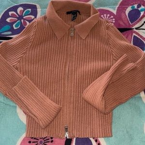 KNIT CROP TOP WITH ADJUSTABLE FRONT AND COLLAR